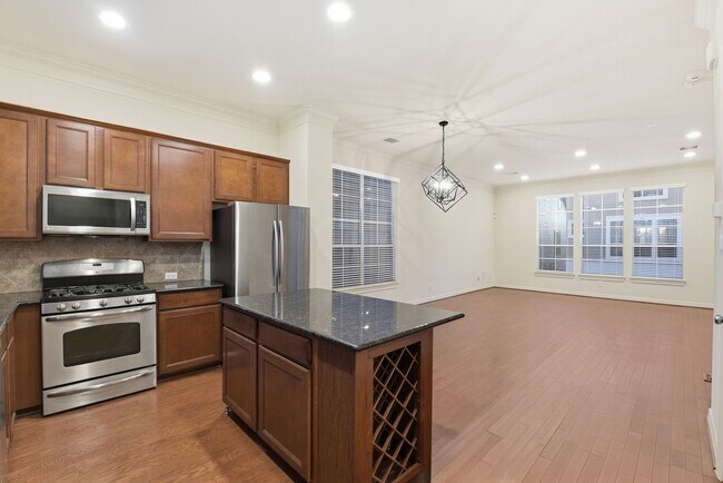 Building Photo - 3209 Clearview Cir