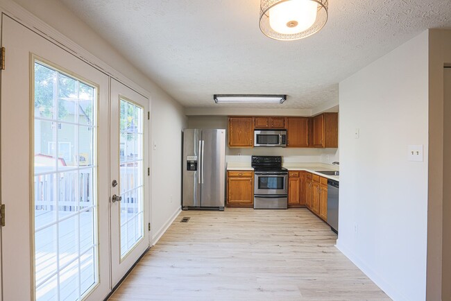 Building Photo - Beautiful 3 Bedroom 2 Full Bath Move-In Re...