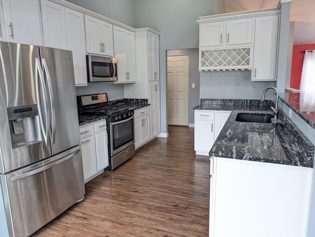 Building Photo - AVAILABLE SOON - 3 Bedroom / 2 Full Bath Home in Englewood!