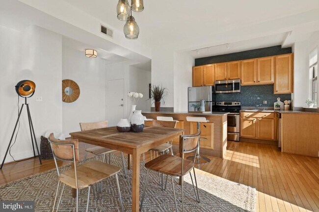 Building Photo - Beautiful One BR in Columbia Heights/Adams...