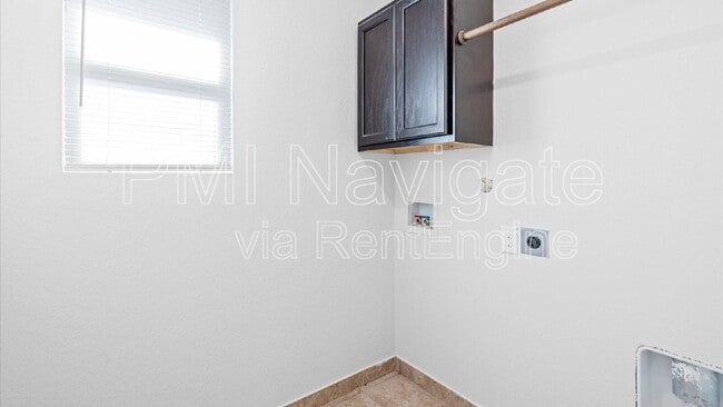 Building Photo - 6962 Lakeview Dr.