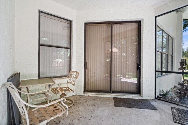 Building Photo - 5280 SE Seascape Way