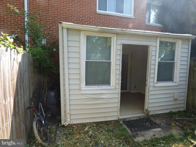 Building Photo - 1204 Westview Terrace