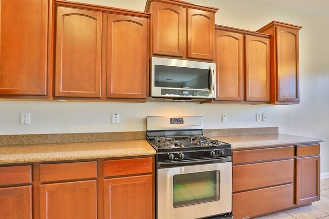 Building Photo - Beautiful Gilbert 4BR/2BA w/ RV Gate, Cove...