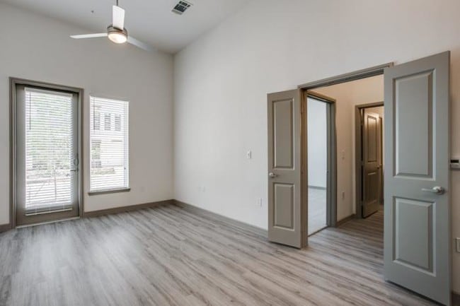 Building Photo - 2 bedroom in Dallas TX 75235