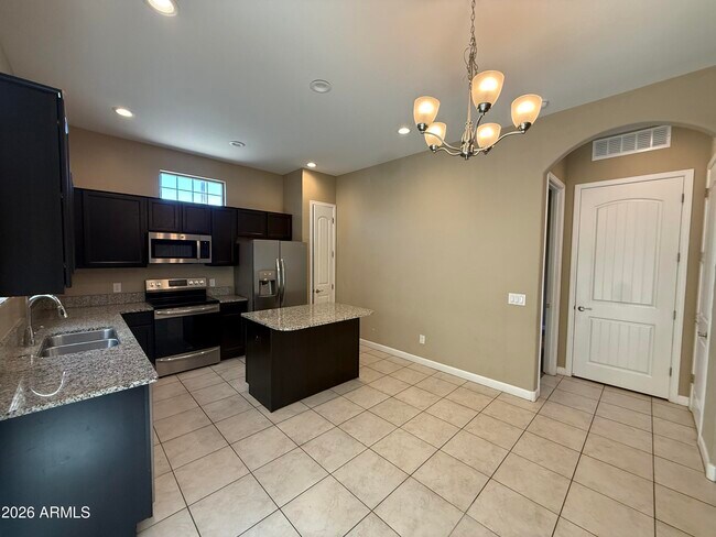 Building Photo - 1367 S Country Club Dr