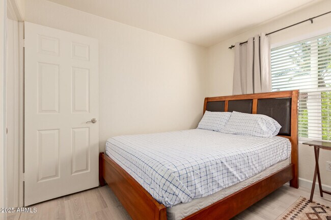 Building Photo - 8787 E Mountain View Rd