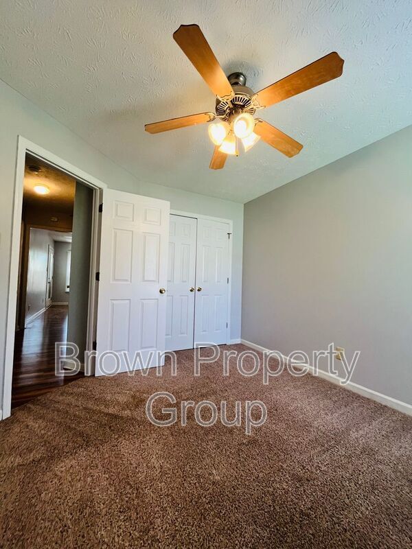 Building Photo - 121 Sprucepine Dr