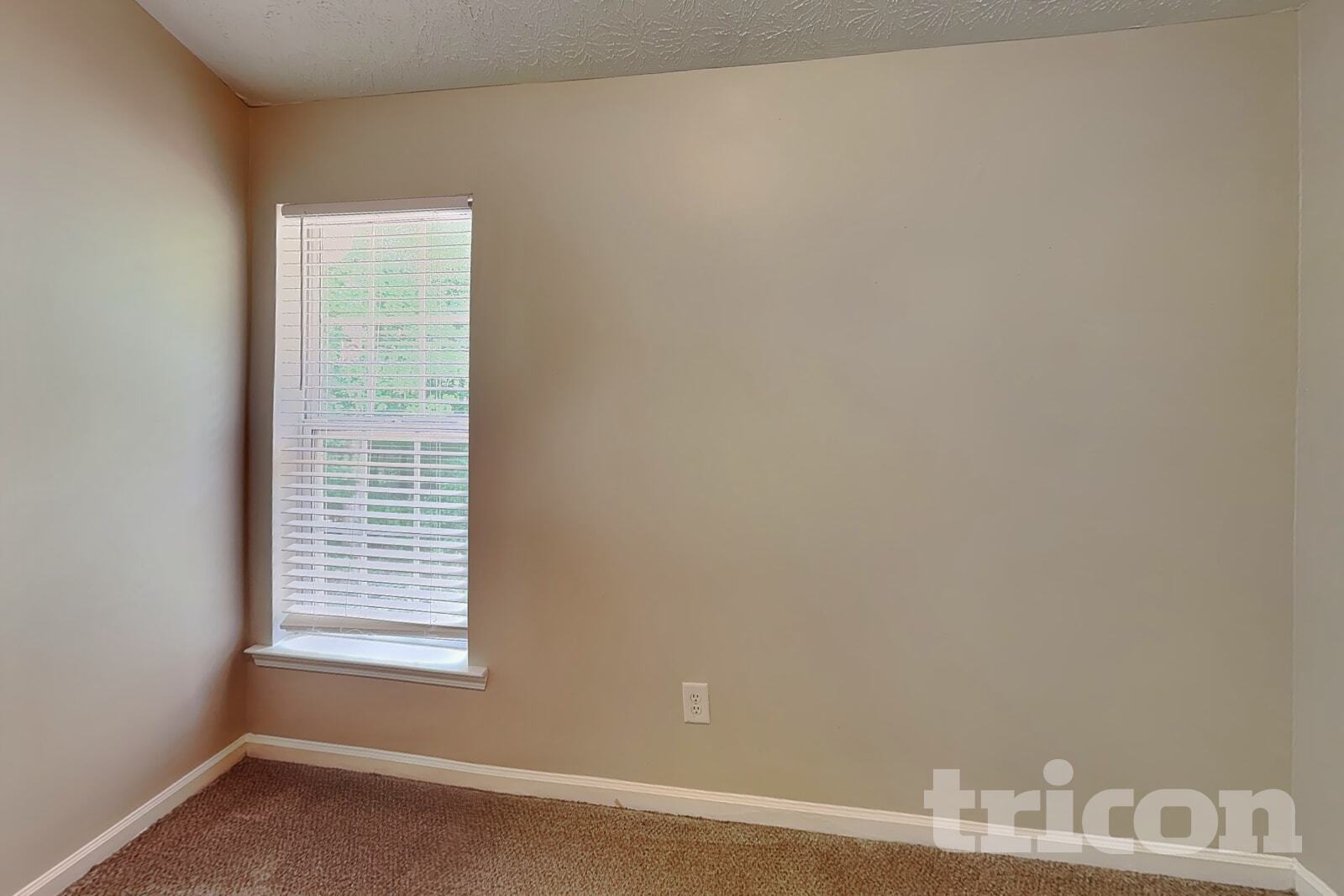 Building Photo - 9598 Lakeview Cir