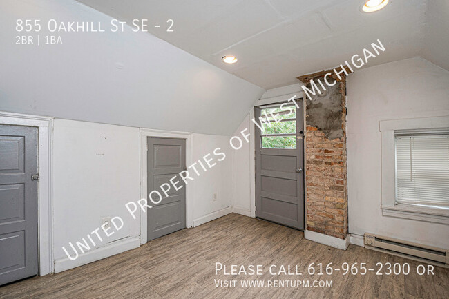 Building Photo - 855 Oakhill St SE