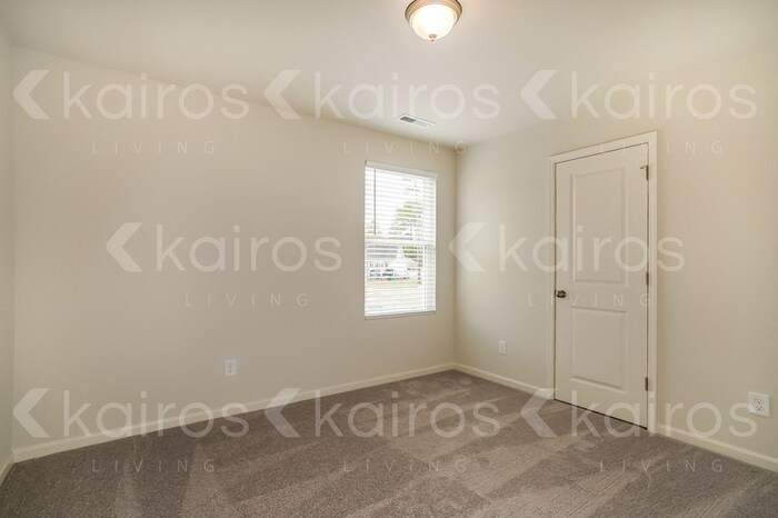Building Photo - 105 Kyle's Dr