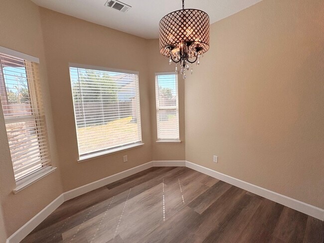 Building Photo - Stunning 4 bedroom house in Livingston