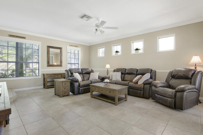 Building Photo - 8210 Calterra Dr