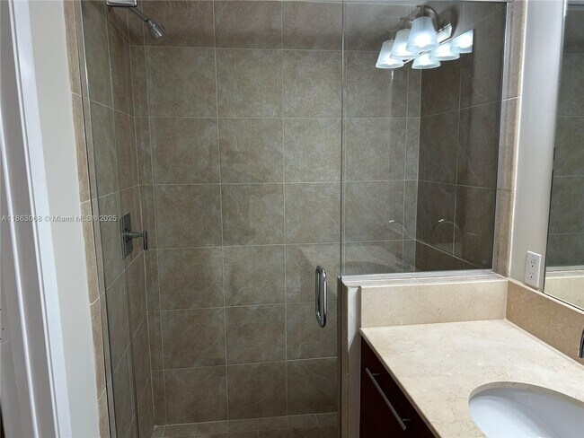 Building Photo - 2681 N Flamingo Rd