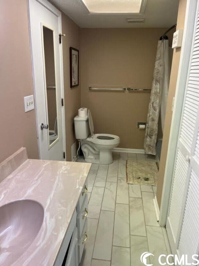 Building Photo - 506 Rosemary Ln