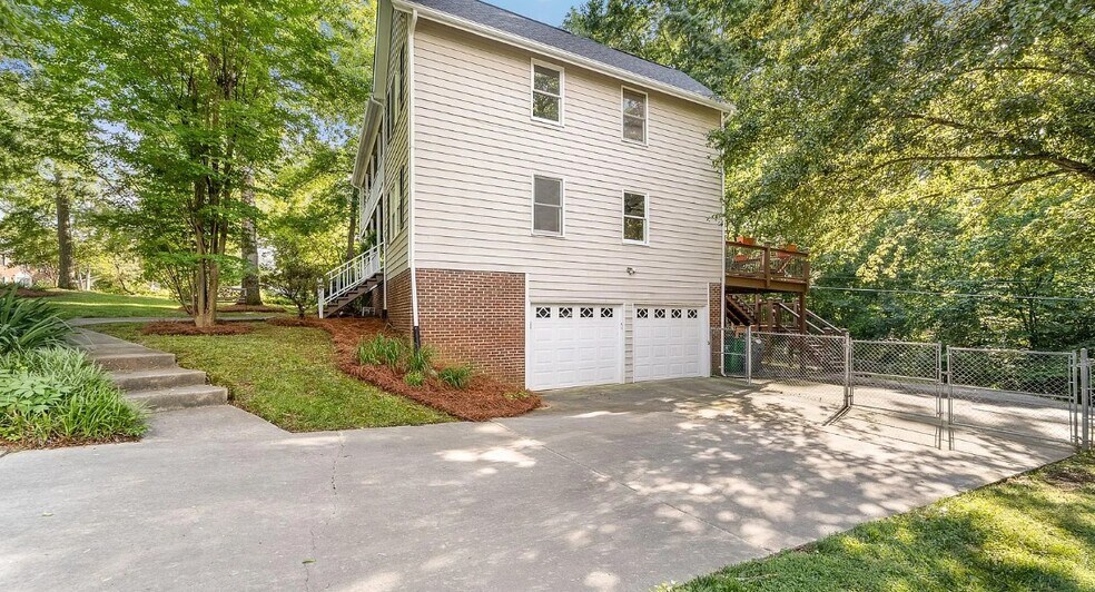 Building Photo - 552 Blue Rock Dr