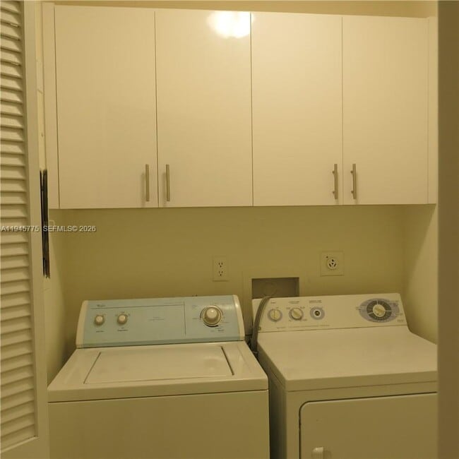 Building Photo - 251 Crandon Blvd