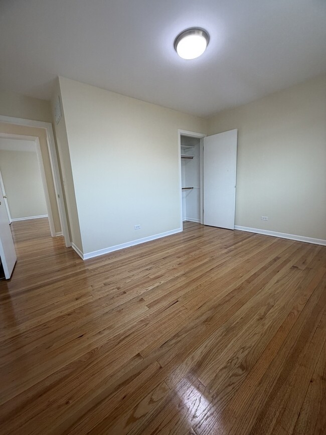 Building Photo - 3837 Emerson Dr