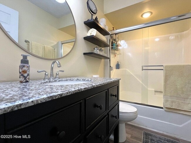 Building Photo - 940 Linden Rd