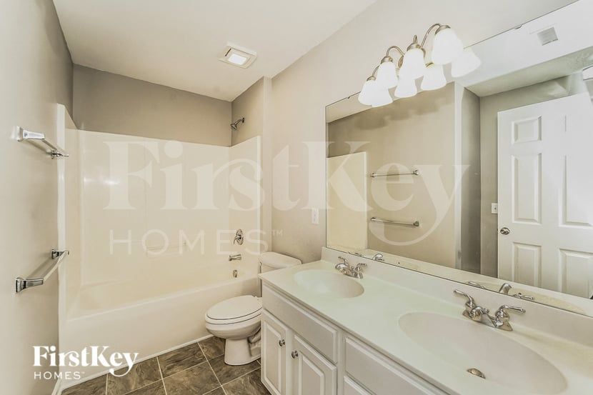 Building Photo - 10435 Olde Ivy Way