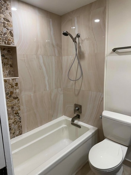 Building Photo - 797 S Riverside Dr