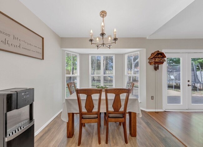 Building Photo - 4501 Parkwood Square