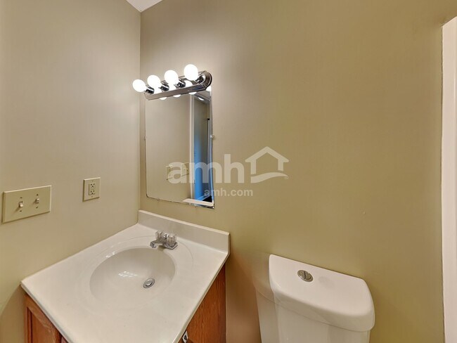 Building Photo - 2419 Hoose Dr