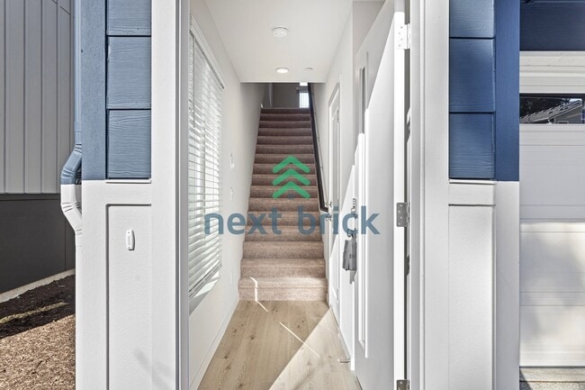 Building Photo - "Spacious 3-Bedroom Luxury Townhouse in Everett with 3 Full Baths"