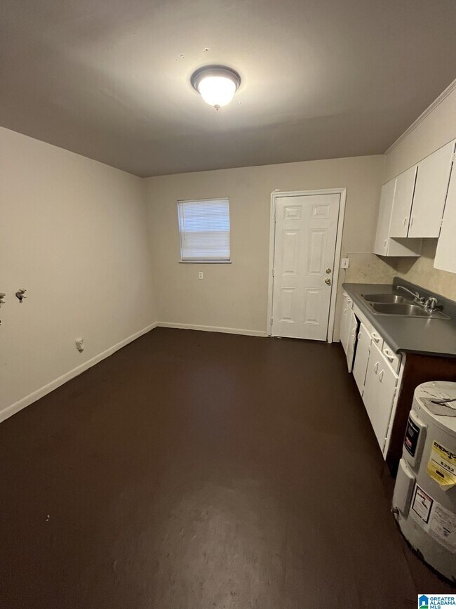 Building Photo - 1624 Pearson Ave SW