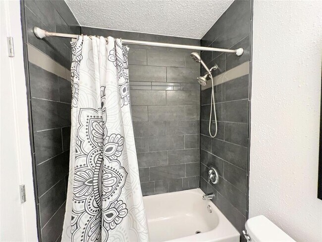 Building Photo - 3107 E Heatherock Cir