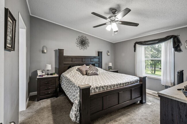 Building Photo - Stunning Rambler on Acreage with Lake Shor...