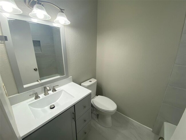 Building Photo - 11204 Brushy Glen Dr