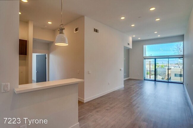 Primary Photo - 7223 Tyrone Ave