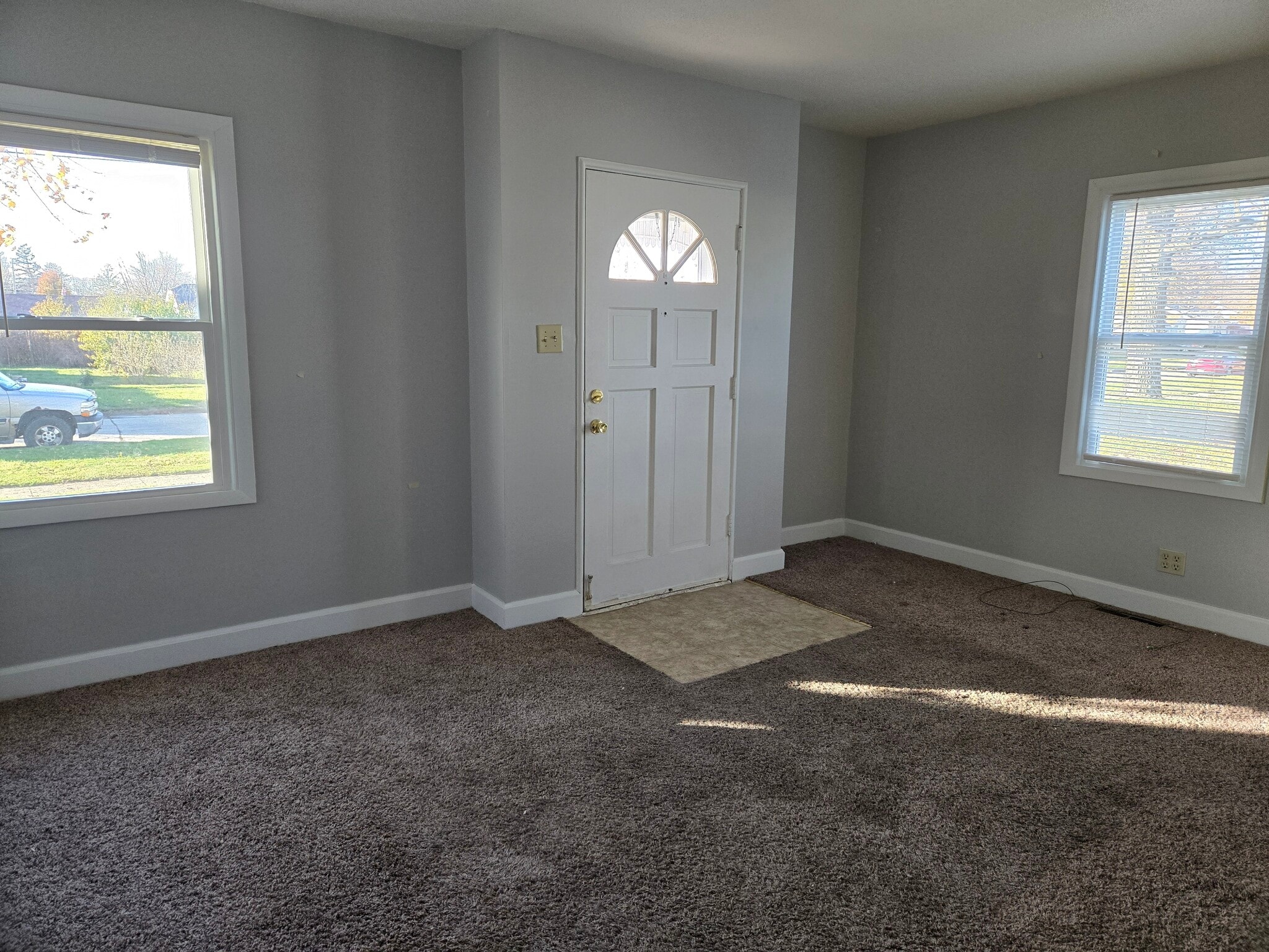 Building Photo - 1016 W 5th St S