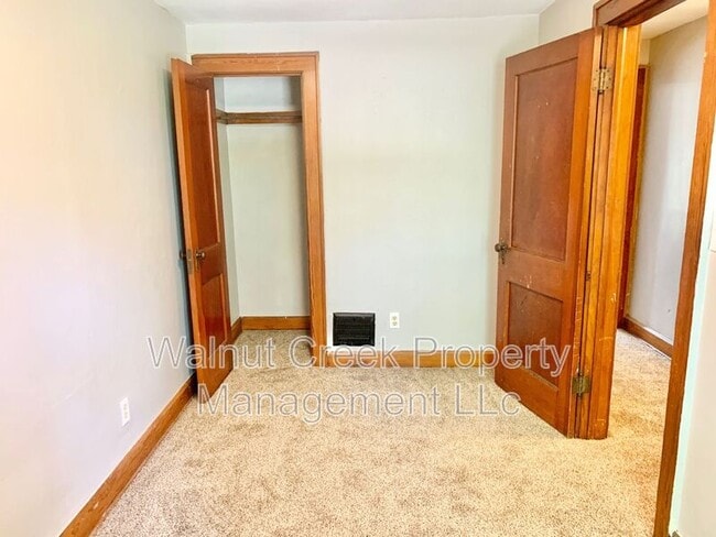 Building Photo - 1911 E 34th St