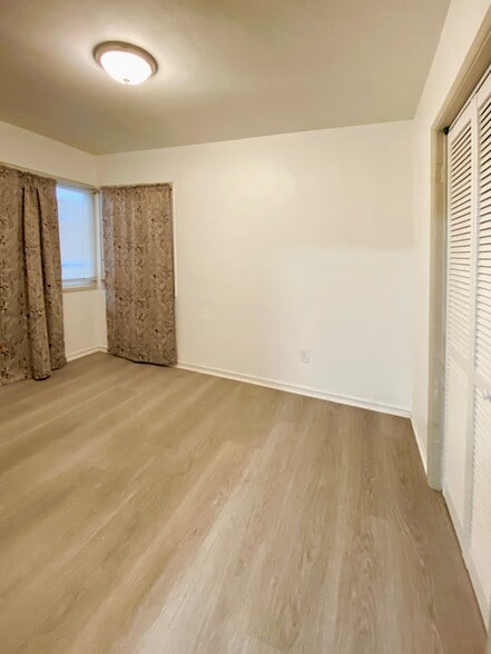 Building Photo - 1534 University Ave