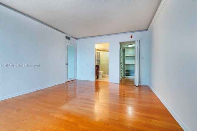Building Photo - 9040 SW 125th Ave