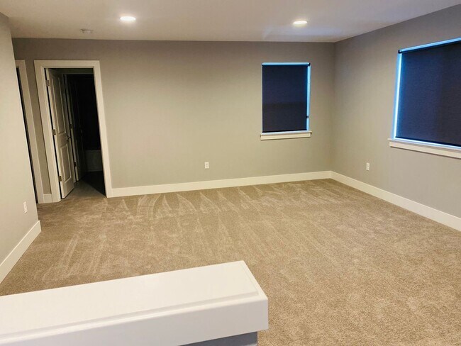 Building Photo - Gorgeous Newer Home!