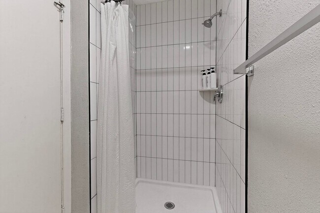 Building Photo - Updated 3 bedroom duplex near Greenbelt!