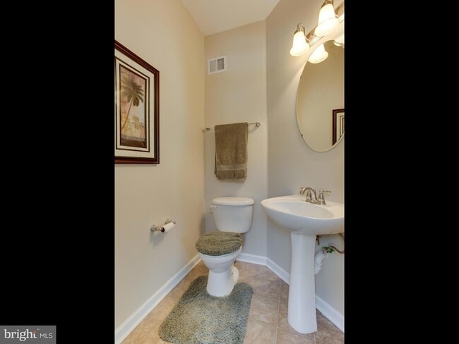 Building Photo - 8022 Forest Ridge Dr