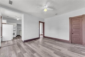 Building Photo - 812 Lovett Pl