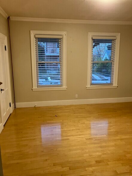 Building Photo - 24 Lee St