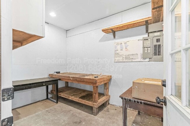 Building Photo - 17778 E Canary Creek Rd