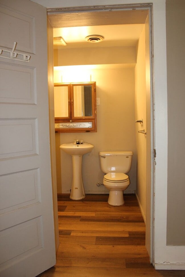 Building Photo - 3 Bedroom - one level