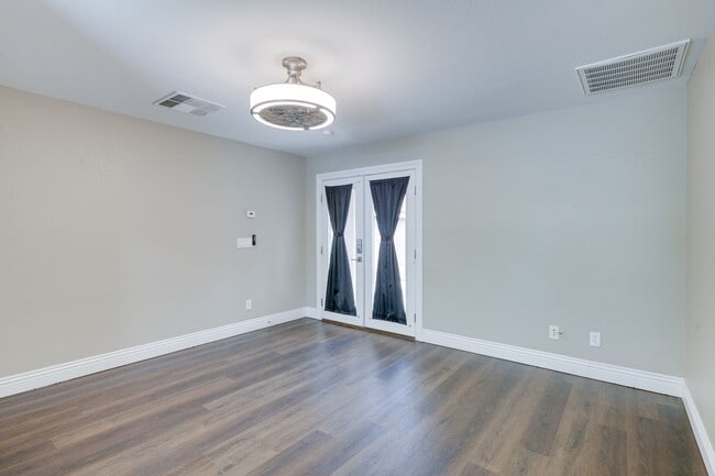 Building Photo - SINGLE STORY 4 BEDROOM IN GATED COMMUNITY