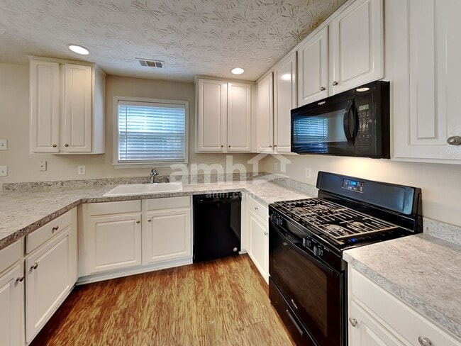 Building Photo - 327 Meadows Ln