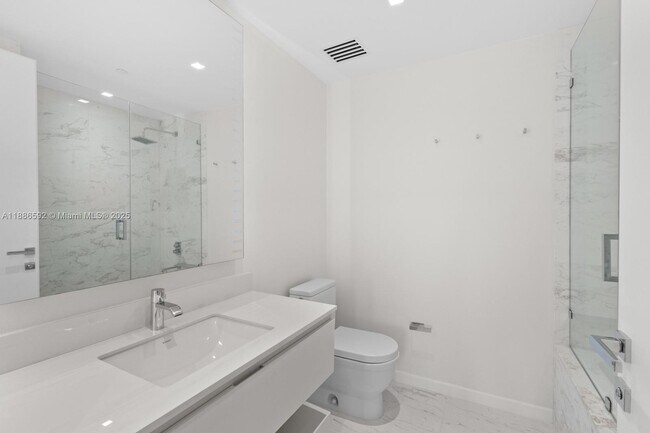 Building Photo - 350 Ocean Dr