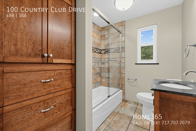Building Photo - 100 Country Club Dr