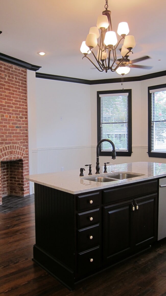 Building Photo - 211 Ashley Ave