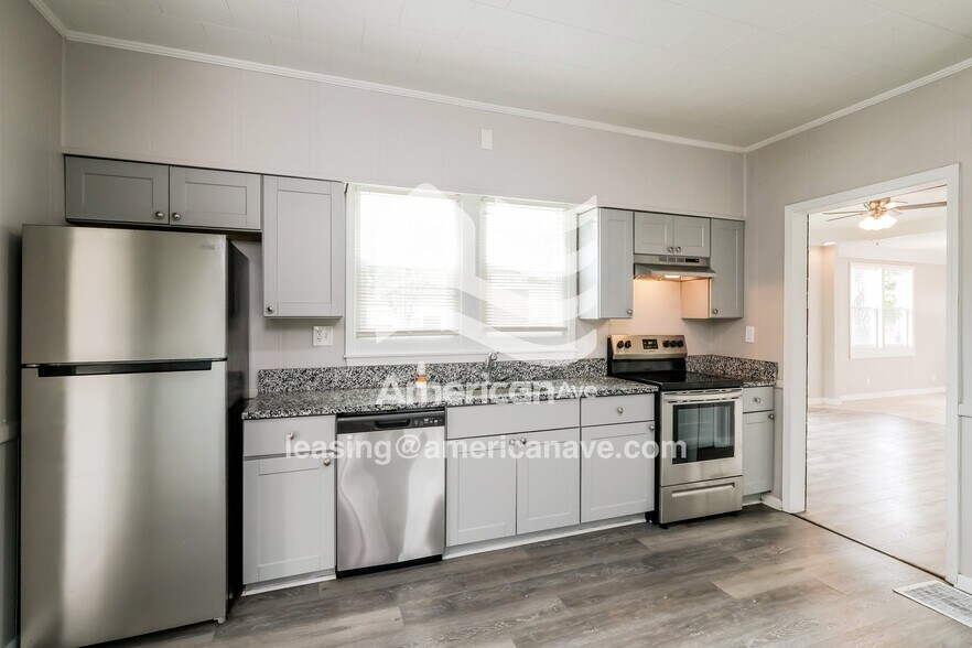 Building Photo - 2102 Shelby St